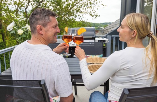 Hof Apartment | Tropical whisper penthouse in Hof. Balcony, Weber grill, whirlpool, digital check-in