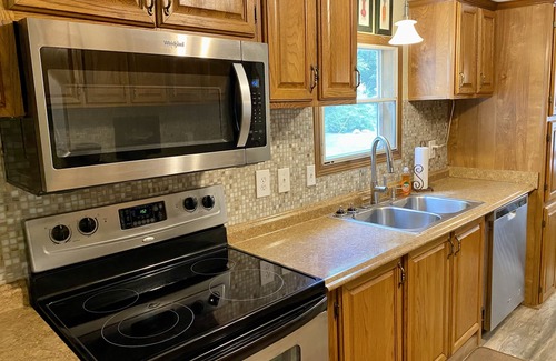 Blairsville House | Trout Creek Bend- CREEK FRONT - 1 mile from Vogel State Park