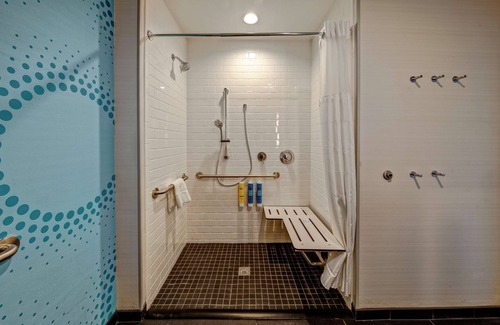 Hollins Hotel | Tru By Hilton Roanoke Hollins