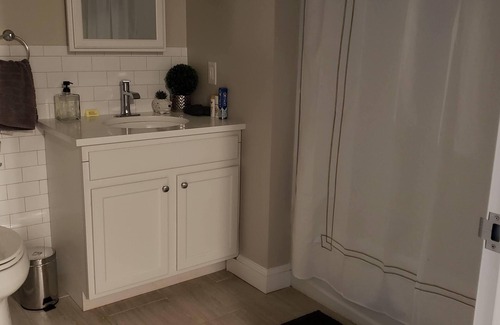 Newark Apartment | True Luxury/City View-Mins to DT/Free Parking
