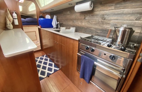 Bayfield Boat Rental | True North Sailing - Multi Day Apostle Islands Expedition