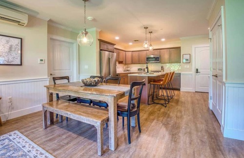 North Conway Condo | True Upscale Ski In & Out Condo with Pool & Hot Tub
