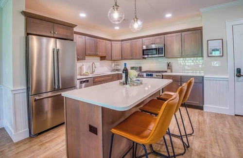 North Conway Condo | True Upscale Ski In & Out Condo with Pool & Hot Tub