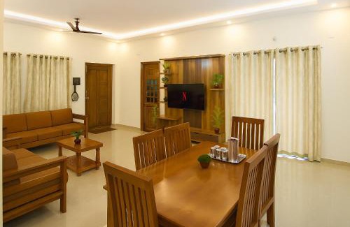 Tirupati Apartment | TrueLife Presidential Suites - 3BHK Luxurious AC Apartments - Modular Kitchen, RO water system, Microwave - Super fast WiFi, 55 Smart TV, 250 Airtel Channels - 3 bathrooms - Parking - Nearby PS4, A2B pure veg restaurants - Top service with lots of love