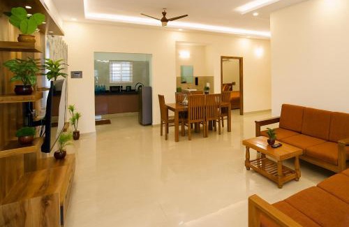 Tirupati Apartment | TrueLife Presidential Suites - 3BHK Luxurious AC Apartments - Modular Kitchen, RO water system, Microwave - Super fast WiFi, 55 Smart TV, 250 Airtel Channels - 3 bathrooms - Parking - Nearby PS4, A2B pure veg restaurants - Top service with lots of love