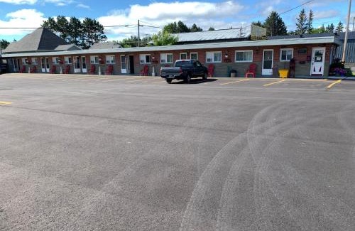 Algoma District Hotel | Trunk Road Motel