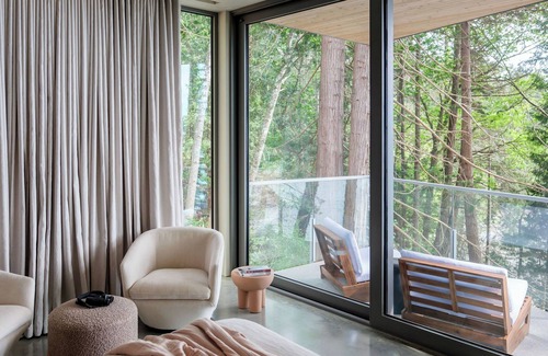West Sechelt Apartment | Tsuga Beach Inn - Waterfront Retreat - NEW - Kinnikinnick Suite