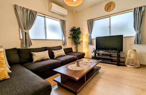 Minato House | Tsukiyume Kan - House with Parking, 10Mins to USJ, Tennoji, Namba