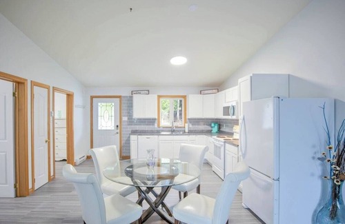 Clifton Royal House | Tucked Away, Walk to Beach, Pet Friendly, Relax