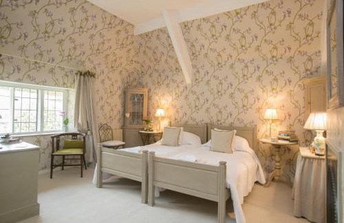 Frampton Bed & Breakfast | Tudor Cottage B&B Frampton