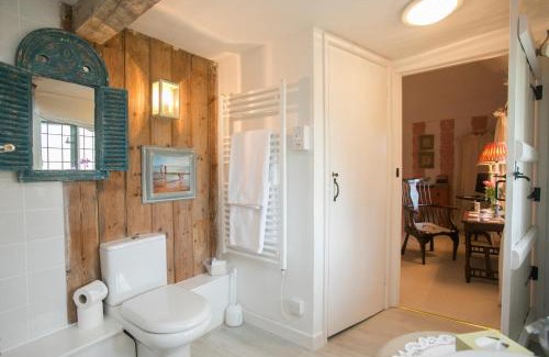 Frampton Bed & Breakfast | Tudor Cottage B&B Frampton