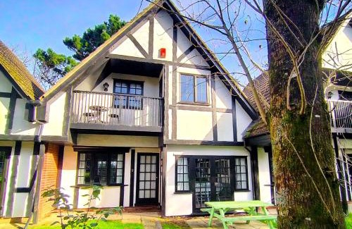 Hayle House | Tudor Cottage Hayle - a Family & Dog Favourite