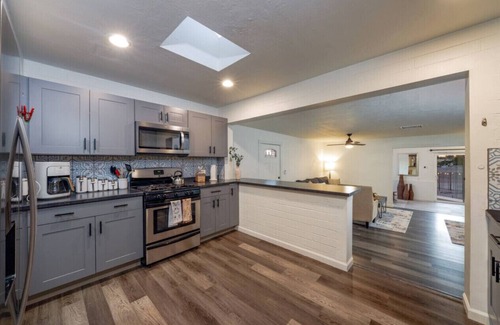 Tucson House | Tudor (Joel) -