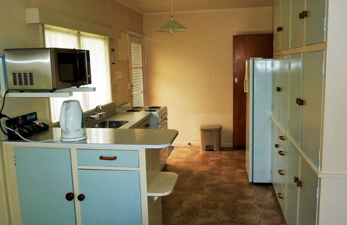 Tahunanui Hotel | Tudor Lodge Motel