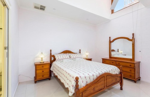 Greenway Apartment | Tuggeranong Short Stay #06C - Sleeps 6