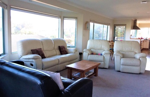 Bowentown House | Tuis Nest - Bowentown Holiday Home