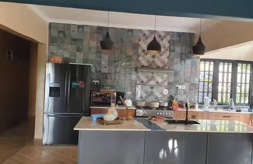 Moshi Apartment | Tulivu Escape: Friends/Family Room