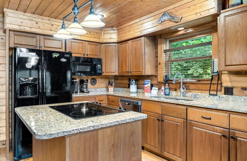 Lancaster Cabin | Turkey Ridge (Dog-Friendly)