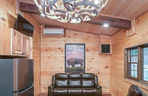 Fayetteville House | Turkey Ridge | unique & peaceful