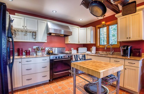 Rangeley House | Turner - Nice log cabin with flat lawn to waterfront