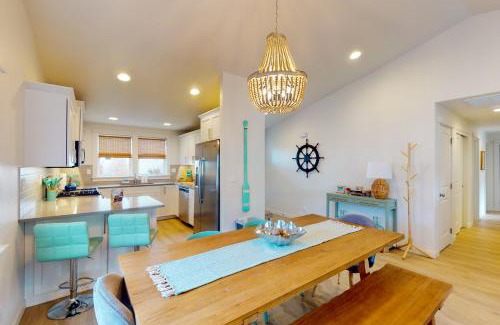 Lincoln City House | Turquoise Dreams
