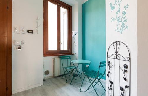 Central Station Apartment | Turquoise Mini Flat near Centrale FS