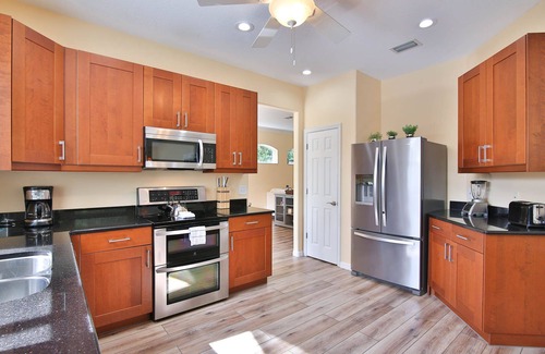 Palma Sola House | Turtle Cove! Heated Pool, Movie Room, Pool Room, Lakeview, Close to Anna Maria