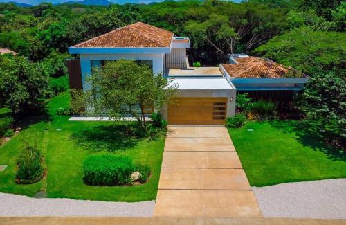 Tamarindo Villa | Turtle Luxury Villa, Daily Breakfast Included!