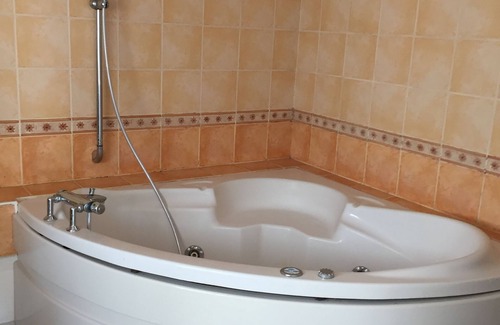 Neuville House | Tuscan country house in Auvergne