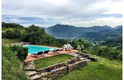 Mologno House | Tuscan Farmhouse in Hills w/Stunning Views - Private Pool, near Barga
