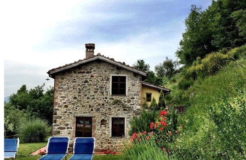 Mologno House | Tuscan Farmhouse in Hills w/Stunning Views - Private Pool, near Barga