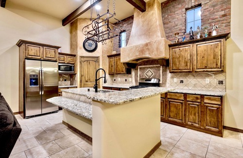 Las Cruces Villa | Tuscan Villa Outdoor Living, Jacuzzi & Gym