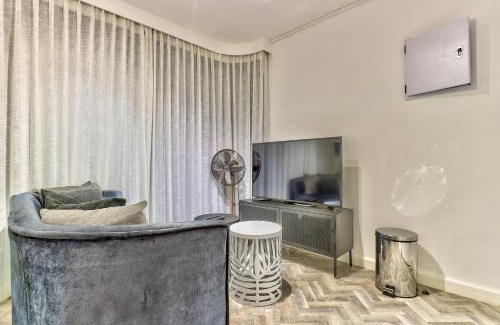 Cape Town City Centre Apartment | Tuynhuys Studio 201