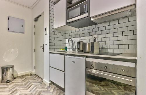 Cape Town City Centre Apartment | Tuynhuys Studio 201
