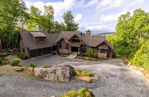 Banner Elk House | Twin Boulder Lodge at Eagles Nest