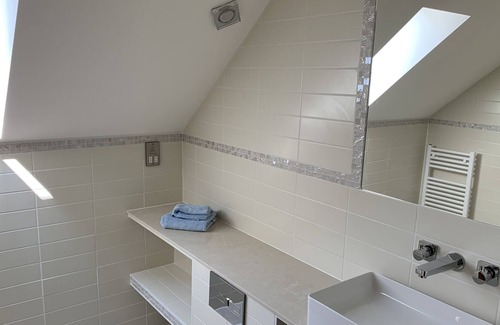 Tewitfield Cabin | Twin Lakes Country Club is a development of stunning lakeside lodges