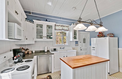 Waynesville Other | Twin Maples Farmhouse-Walk to Dining, Shops & Pubs