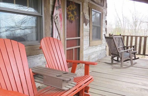 Hardin County Cabin | Twin Oaks Antique Cabin by Garden of the Gods in the Shawnee National Forest