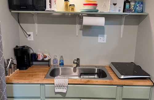 Fayetteville House | Twin Oaks Den: Nurses, Mil & WFH