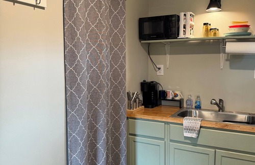 Fayetteville House | Twin Oaks Den: Nurses, Mil & WFH