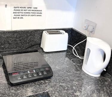 Headington House | Twin or Single Private Room Near Brookes University, Oxford Hospitals and EF Language College, Headington Oxford B