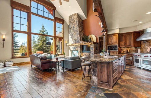Elk Crossing House | Twin Peaks Lodge 🏡 Views ☀️ Hot Tub ⛳️ Golf ⛷Ski $0 Cleaning