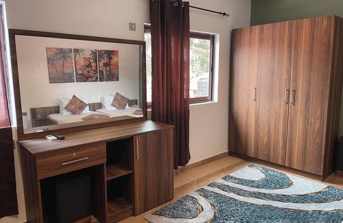 Labone Hotel | Twin room in Osu, Wi-Fi/DSTV