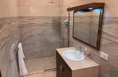 Labone Hotel | Twin room in Osu, Wi-Fi/DSTV