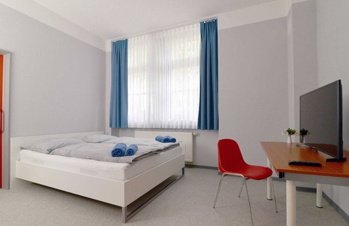 Guben Apartment | Twin room (shared shower / toilet / washbasin on floor) 15 - Hostel in Guben