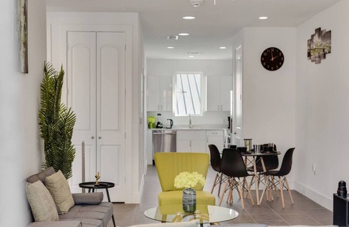 Downtown Dallas Apartment | Twin Urbanview Apartments I King Bed I FreeParking