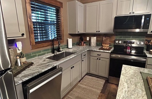 Jasper Cabin | Twisted Pine Cabin in Jasper. Sleeps 2 w/Hot tub & Covered Patio w/gas fireplace