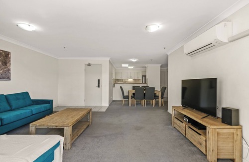 Kangaroo Point Apartment | Two bed, 2 bath in Bridgewater, walk to the City