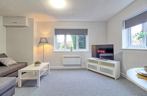 Chelmsford Apartment | Two Bed Central Chelmsford Flat with Parking