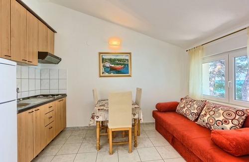 Kastel Stafilic Apartment | Two bedroom apartment near beach Kaštel Štafilić, Kaštela (A-21981-b)